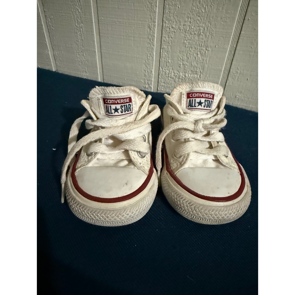 Converse Chuck Taylor All Star Infant Size 4 White Low Top Sneakers 7J256